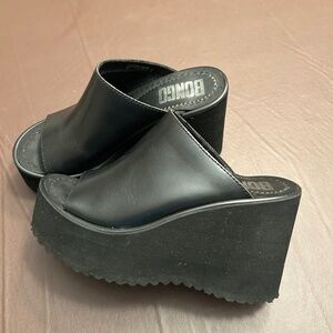 Women’s vintage bongo leather chunky platform wedge slide on size 6 guc